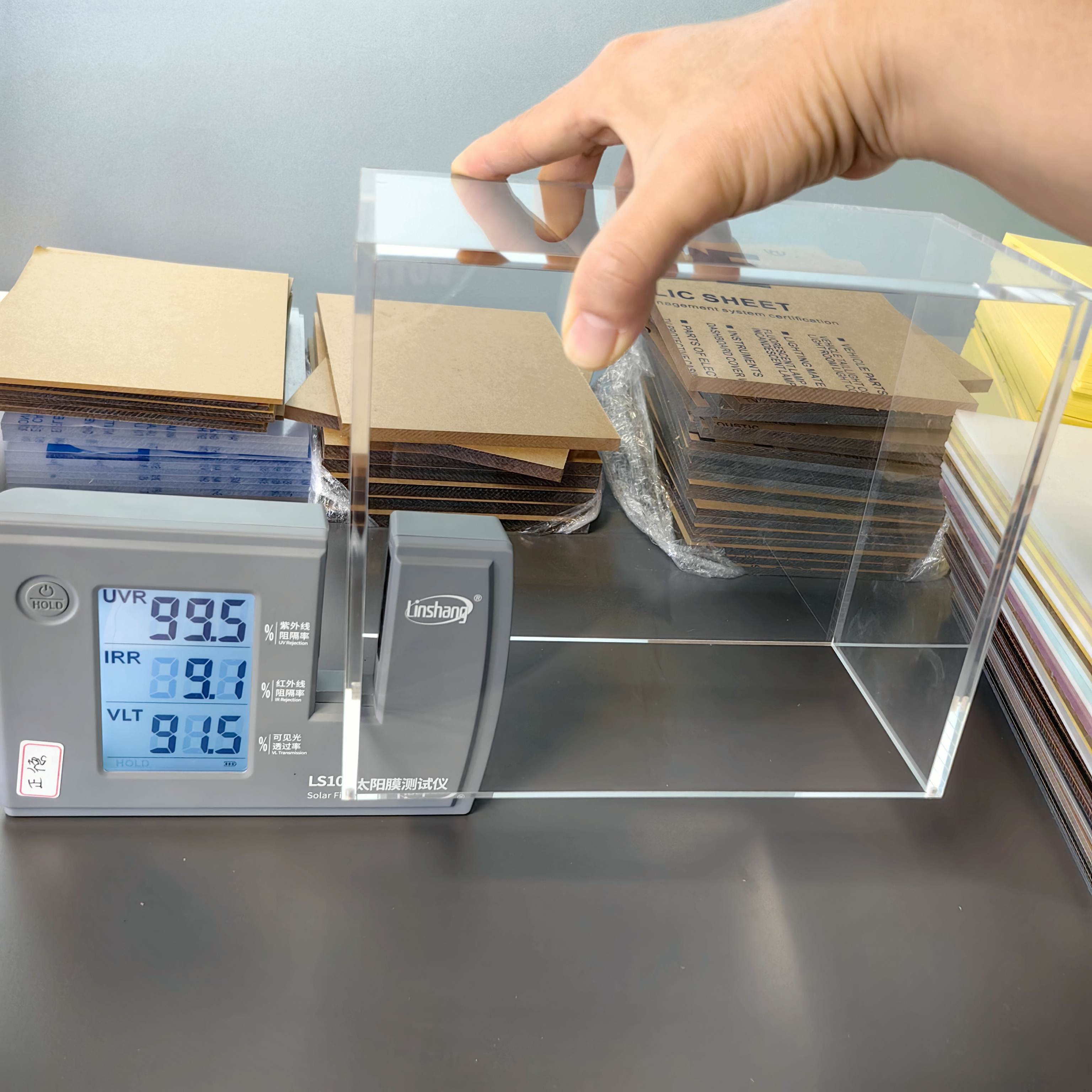 99% UV protection Magnetic Mod - Display Case Acrylic avis et prix